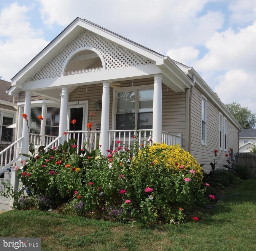 Primary Photo - 108 E Del Ray Ave