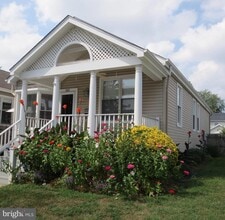 Building Photo - 108 E Del Ray Ave