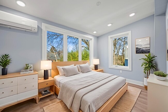 Photo - 4535 Avondale St Apartment