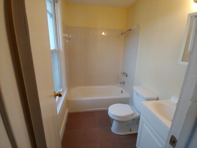 Building Photo - 980 Harte Dr SW