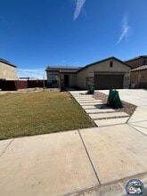 Building Photo - 2512 Vista Del Mar