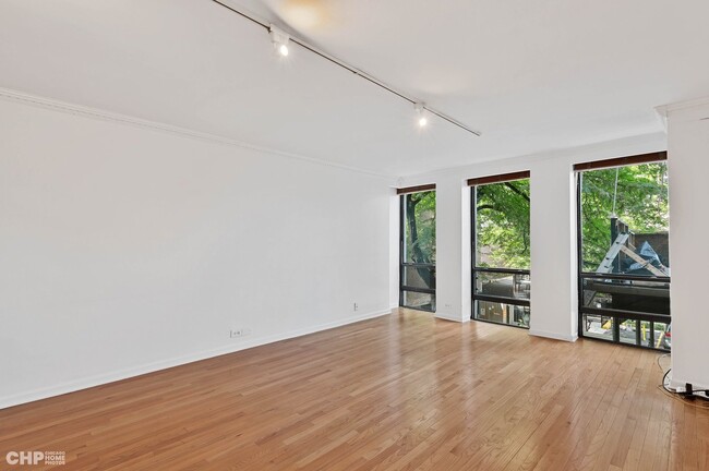 Building Photo - 1660 N La Salle Dr