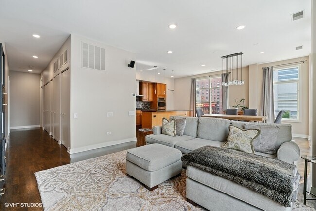 Foto del edificio - 330 N Clinton St