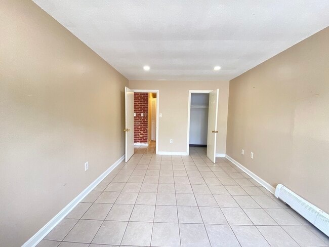 Building Photo - 154 2nd St