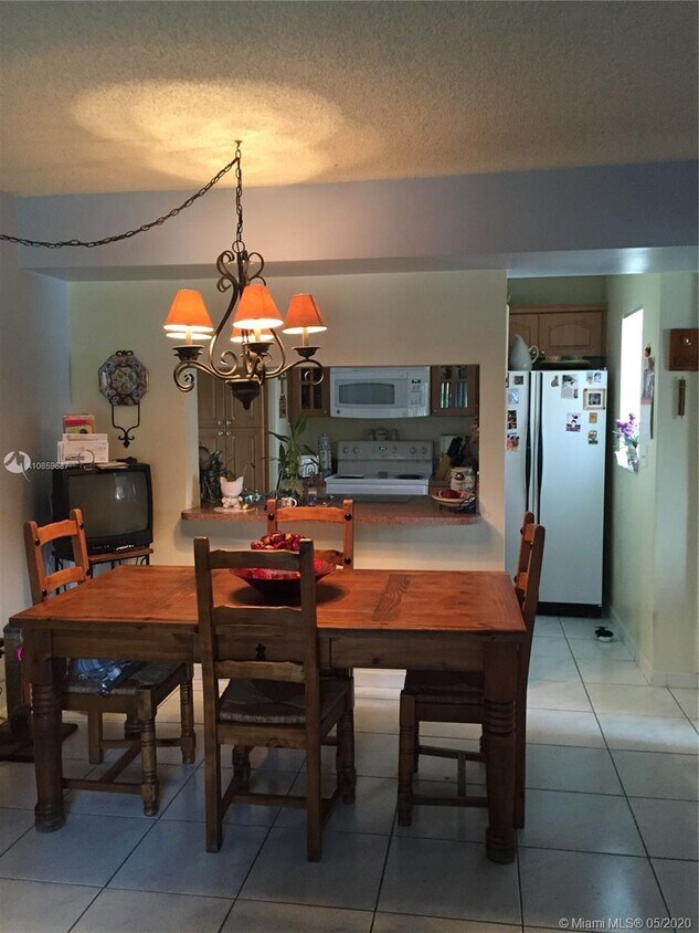 Foto principal - 6520 W 27th Ct