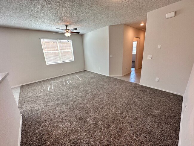 Foto del edificio - MOVE IN SPECIAL! 1/2 off the security depo...