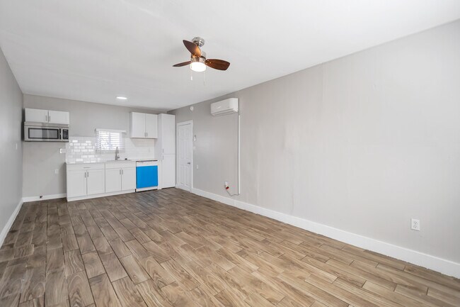 Foto del edificio - 419 W 9th St