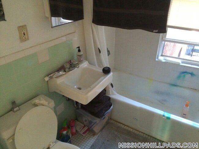 Building Photo - 28 S Huntington Ave