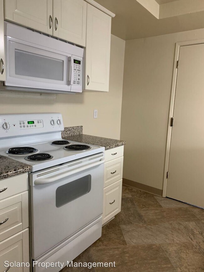 Building Photo - 2 br, 1.5 bath House - 141 Del Rio #3