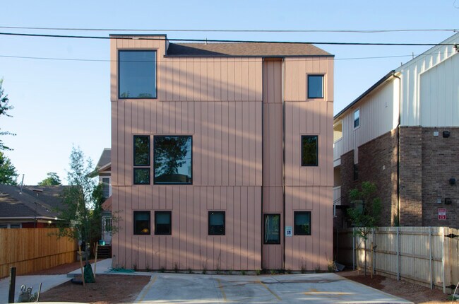 Building Photo - 1620 NW 17th St