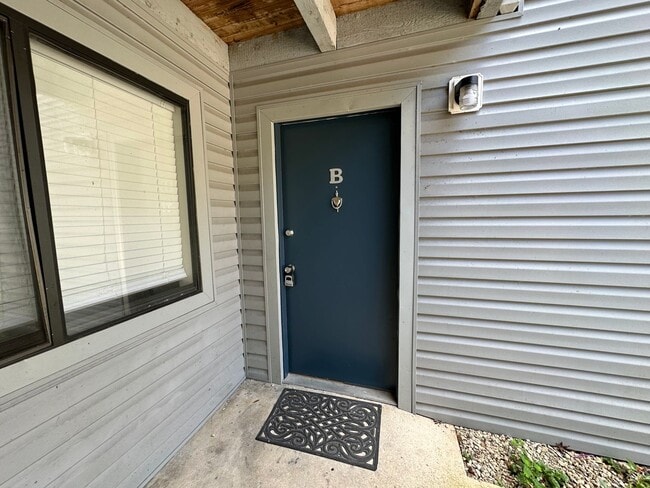 Building Photo - 1563 Willow Bend Way