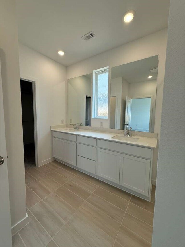 Foto del edificio - 27326 Sweetwater Bay Dr
