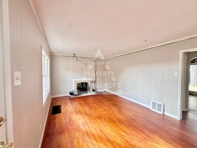 Building Photo - 1409 E Redondo Ave
