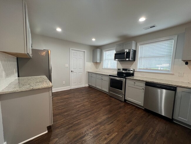 Building Photo - Renovated Brick Ranch in NW Charlotte
