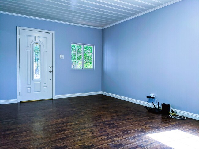 Foto del edificio - 2429 Hillcrest Dr