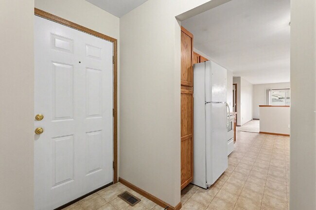 Foto del edificio - 2 bedroom Duplex - $1250/Month