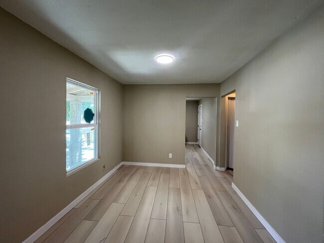 Building Photo - Remodeled 3 Bedroom 2 Bath Home