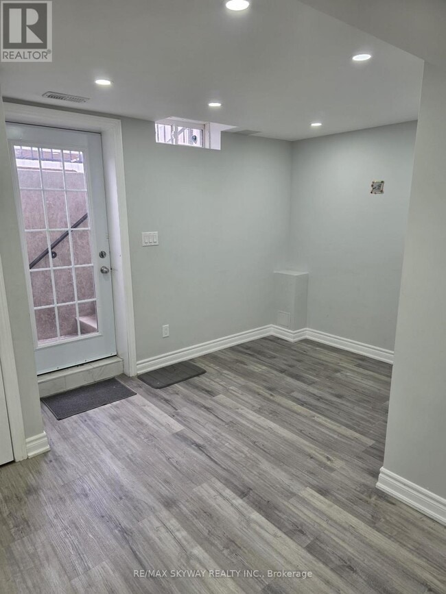 Building Photo - 6 Haverstock Cres