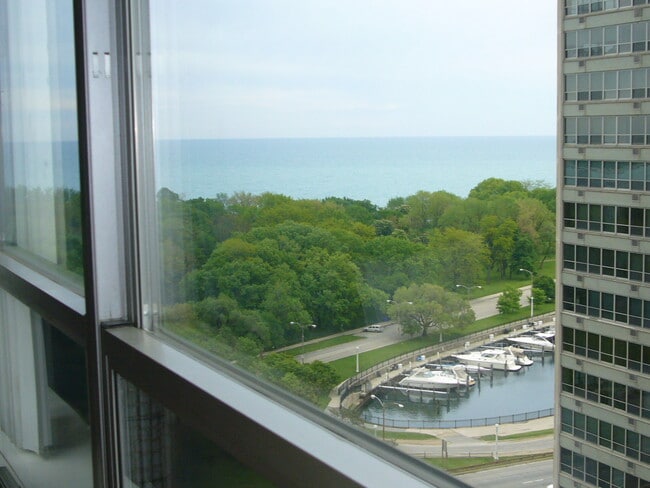 Building Photo - 3550 N Lake Shore Dr