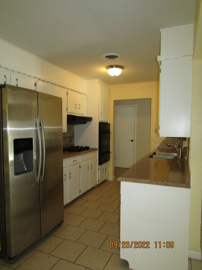 Building Photo - Crosby Park Area!