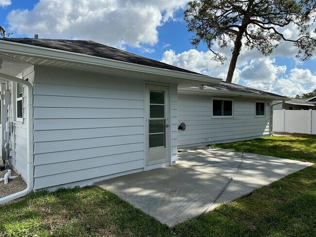 Foto del edificio - 2672 Nancy St