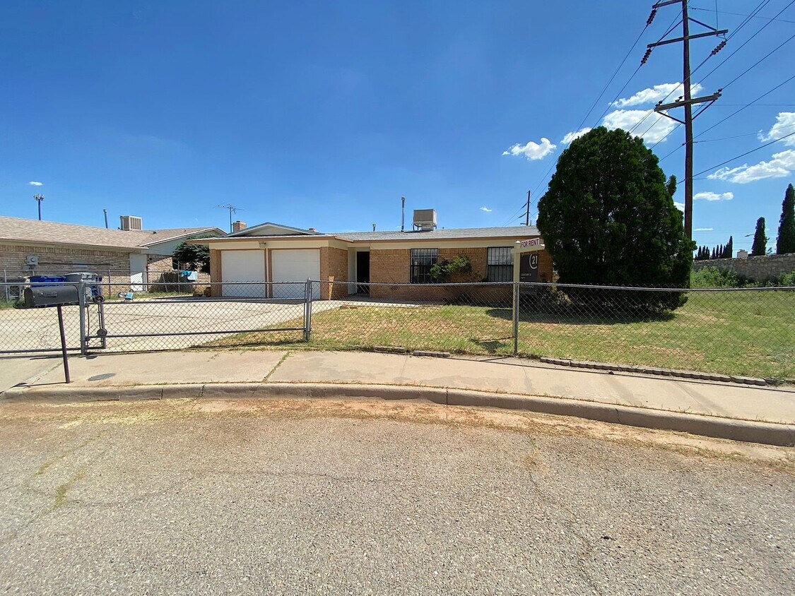 Foto principal - Northeast El Paso 3 bed with Refrig A/C