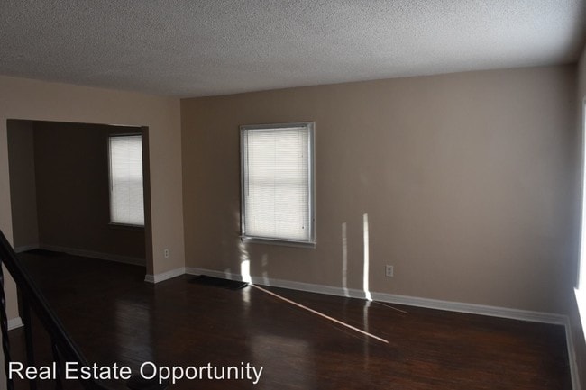 Building Photo - 2864 Ruhl Ave
