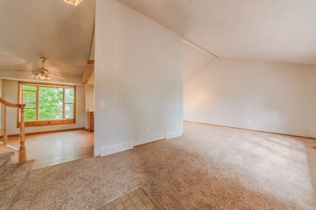 Foto del edificio - Lovely tri-level home in Aurora!