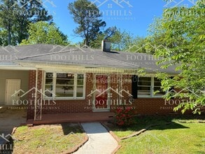 Building Photo - 411 Camellia Dr