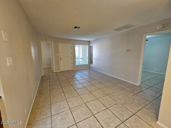 Foto del edificio - 312 W Yukon Dr