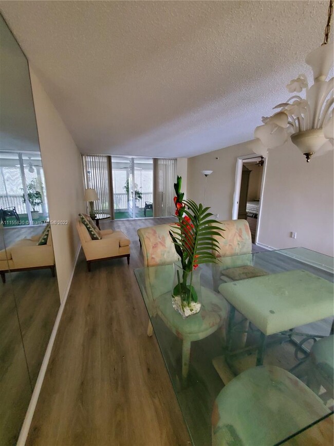 Foto del edificio - 3910 Inverrary Blvd