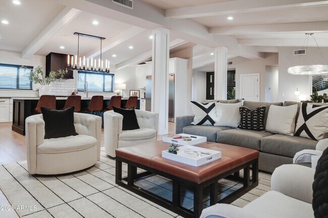 Foto del edificio - 243 W Harmont Dr