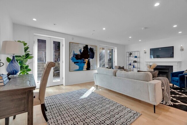 Building Photo - 588 Tremont St