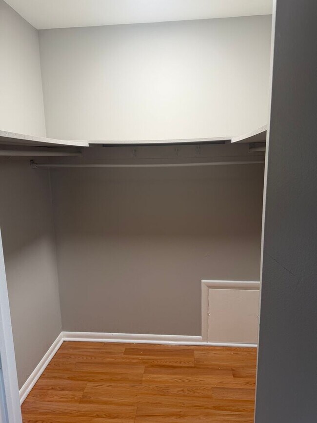 Foto del edificio - 1 Bedroom, 1 bathroom first floor apartmen...