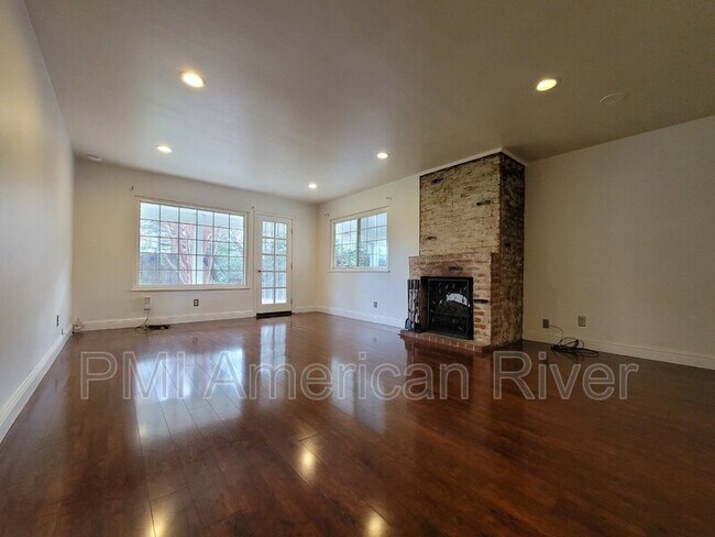 Building Photo - 3224 Windsor Dr
