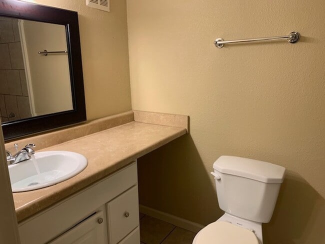 Foto del edificio - First Floor 2BD/2BA Condo on Memphis/Germantown Line!