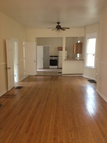  - 5832 W Walton St