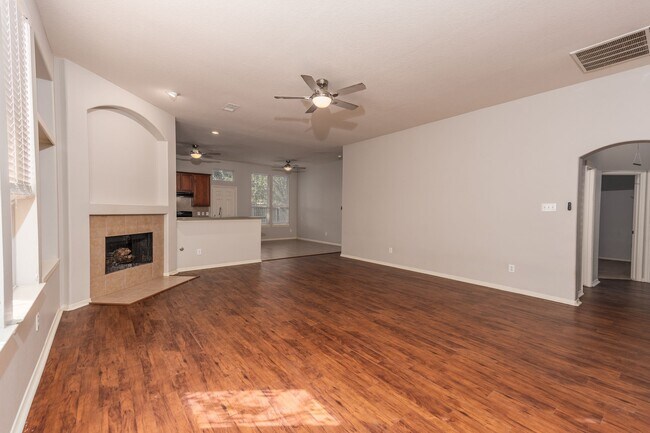 Building Photo - 32015 Sue Ln