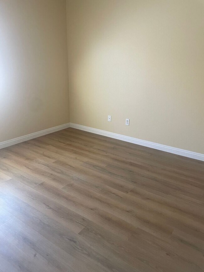 Building Photo - Move -In _Ready