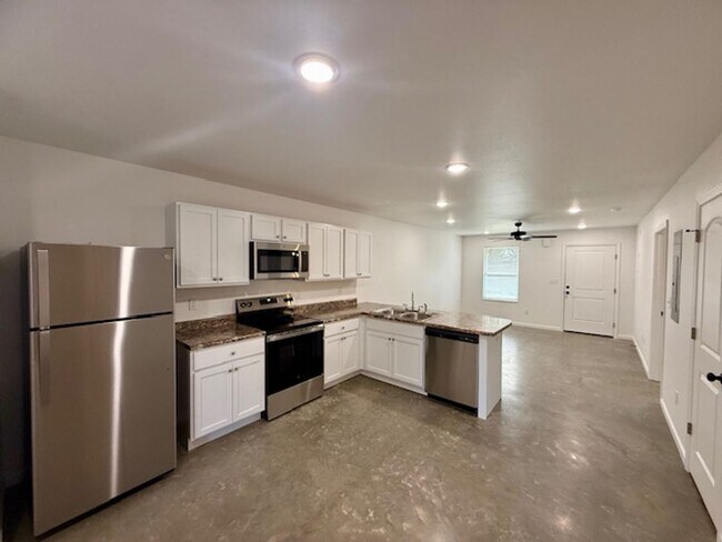 Building Photo - 2604 Hurricane Lk