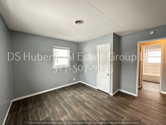 Building Photo - 2 Bdrm 1 bath with fenced yard