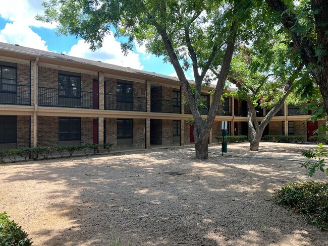 Building Photo - Casablanca Condo near Baylor