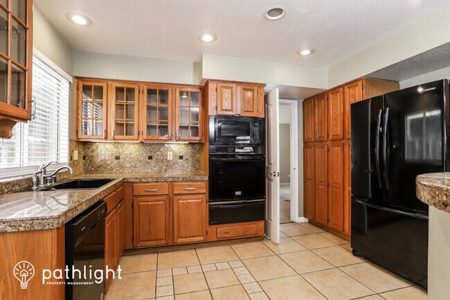 Building Photo - 1580 Locust Dr, Tracy, CA, 95376