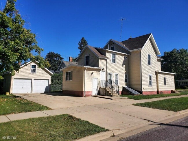 Foto del edificio - 2 br, 1 bath Duplex - 538 2nd Street North...