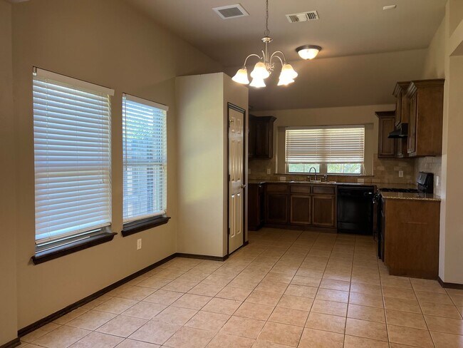 Building Photo - ?CHARMING EDMOND HOME IN THE VALENCIA NEIG...