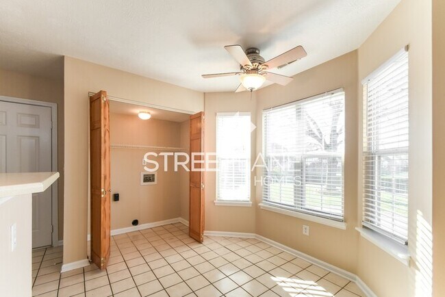 Building Photo - Charming 5 Bedroom in Fishers!