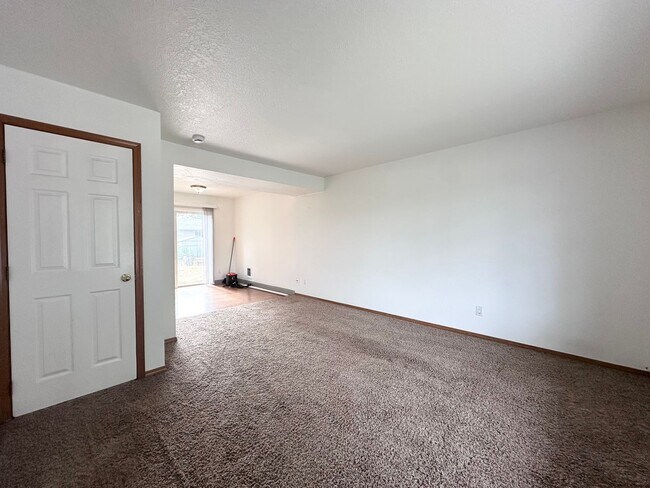 Foto del edificio - Lovely Duplex 2 Bed 2 Bath in Gresham, OR!