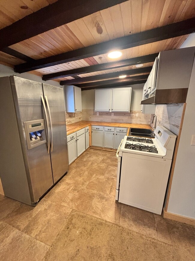 Foto del edificio - 815 Salmon Ave