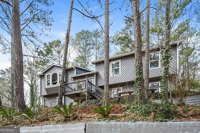 Building Photo - 249 Castleair Dr NE