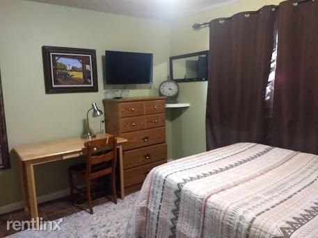 Foto del edificio - 1 br, 1 bath House - 12252 NE 5th Street